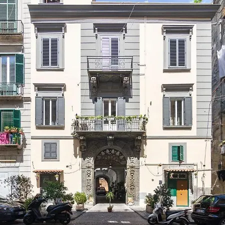 Elite House Parking Free Small Car Naples Exterior photo
