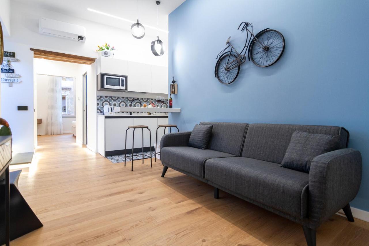 Elite House Parking Free Small Car Apartment Neapel