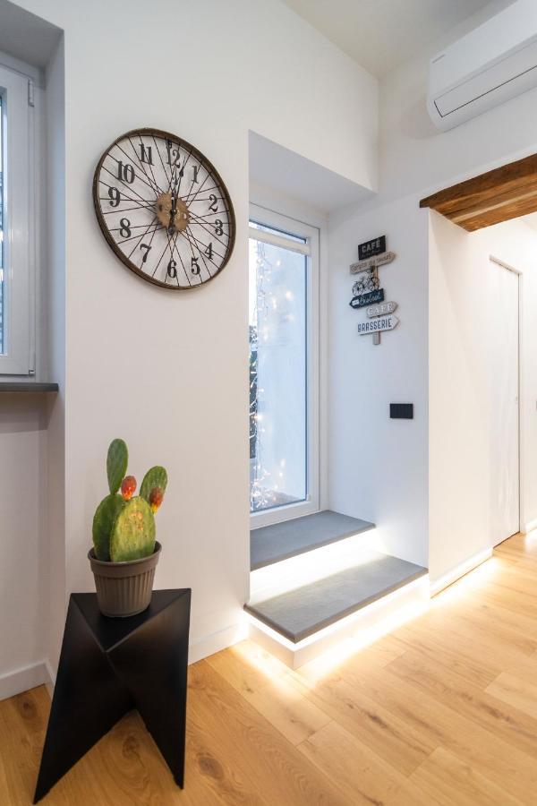 Elite House Parking Free Small Car Neapel