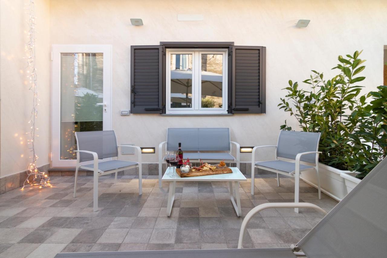 Elite House Parking Free Small Car Apartment Neapel
